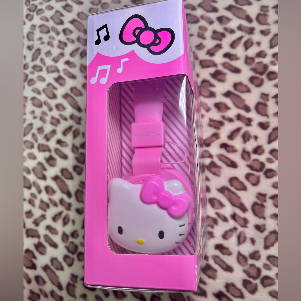 Hello Kitty Pink Wireless Headphones - Picture 2 of 4